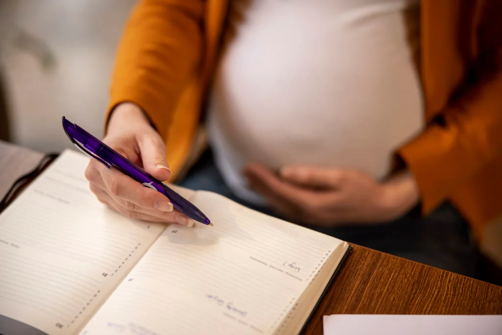 young-pregnant-woman-work-1024x683